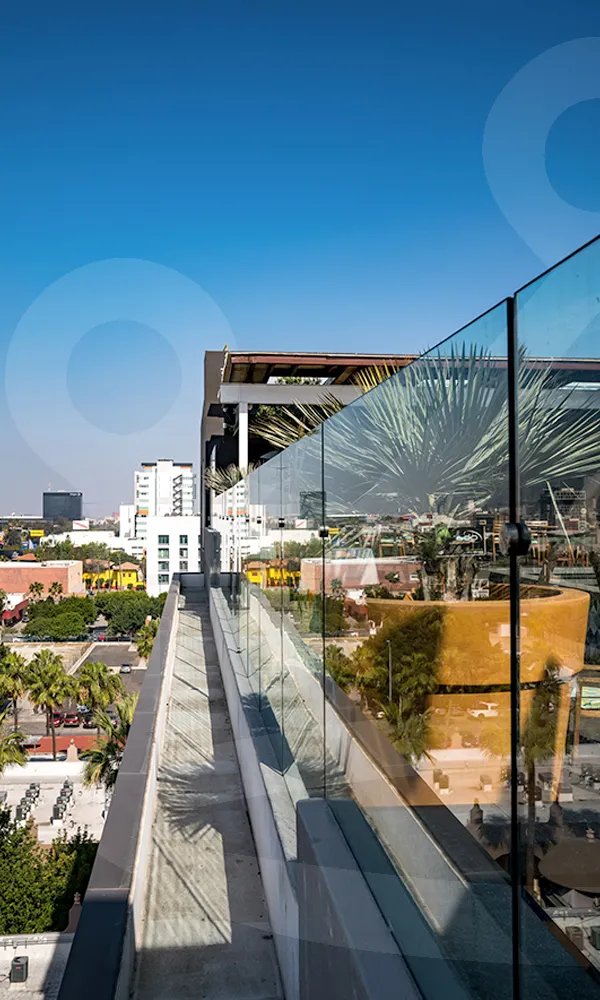 Fachada de cristal templado instalada por KBS México